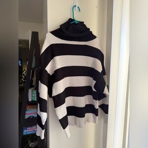 ZARA Distressed Turtleneck 🖤🤍